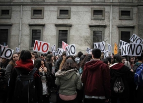 Manifestación contra el decreto 3+2 en la universidad.