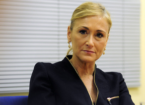 Cifuentes pide que la "saquen de esas quinielas" para otras responsabilidades políticas