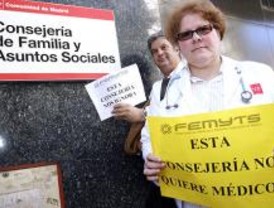 Médicos de la Consejería de Familia solicitan trabajo en Sanidad