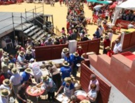 Más de 1.500 personas disfrutan de una caldereta con 200 kilos de carne de lidia en Parla