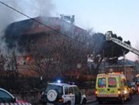 Un cortocircuito provoca un incendio en un local de alterne de Collado Villalba