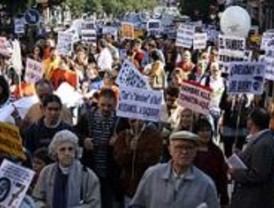Más de 10.000 personas piden 'más hechos' contra la pobreza