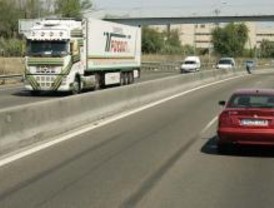 Muere un hombre al impactar su coche con la mediana en la M-40