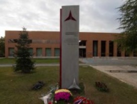 La 'Complu' no retira el monumento a las Brigadas
