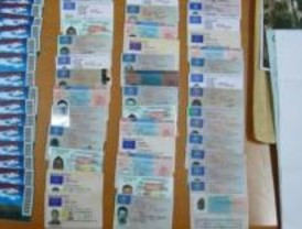 Diez detenidos por falsificar y distribuir documentos falsos