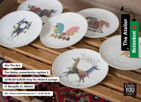 El diseñador de cerámica Abe The Ape expone su obra en Chueca