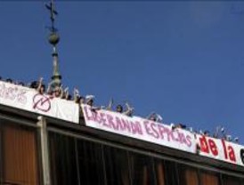 Cincuenta activistas siguen 'okupando' los cines Luna