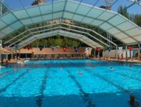 La Comunidad privatiza los socorristas de las piscinas de su competencia