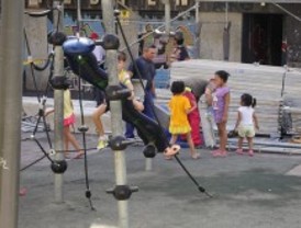 Los obreros 'toman' la zona infantil de Tirso de Molina