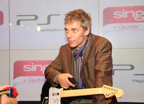 Ariel Rot suspende su gira por una operación