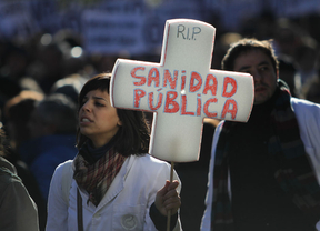 La 'marea blanca' retoma su protesta