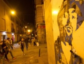 Ocho bares de Malasaña contratan mimos para combatir el ruido nocturno