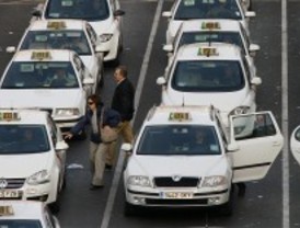 Los taxistas piden paradas en Serrano