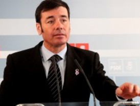 Tomás Gómez niega que Chaves le haya apartado