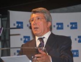 Enrique Cerezo visita al alevín del Atlético ingresado en estado grave