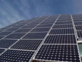 Placas solares suministrarán agua caliente en la piscina de Guadarrama