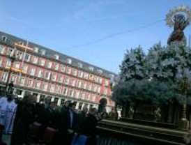 Una procesión y una eucaristía celebran la fiesta de la Almudena
