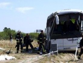 Muere una joven de 16 años al volcar un autobús escolar en Ávila