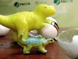Denuncian la venta de juguetes que crecen al mojarse