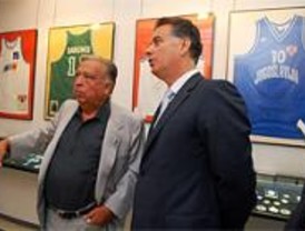 El consejero de Deportes apoya a la Fundación Pedro Ferrándiz de Alcobendas