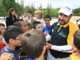 Tres Cantos enseña a sus alumnos a jugar al golf
