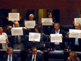 La oposición denuncia la 'mordaza' del PP en la Asamblea