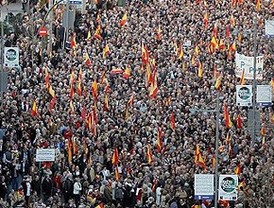 Miles de personas se manifiestan en Madrid contra la 'tregua trampa' de ETA