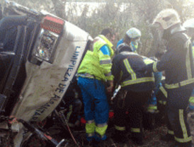 Herido grave al salirse su furgoneta del puente del Guadarrama