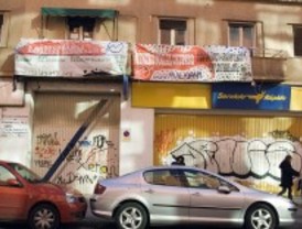 Desalojan sin incidentes una casa 'okupa' en Embajadores