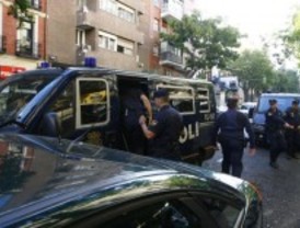 Fingen ser hijos de la misma mujer para obtener la residencia