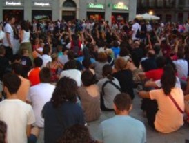 Cientos de personas debaten en Madrid sobre la reforma constitucional