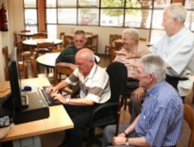 El Centro de Mayores Ramón Rubial de Alcobendas cuenta ya con un ciberaula