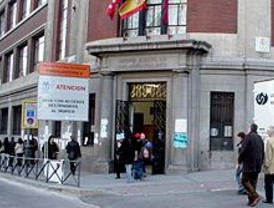 El Palacio Valdés no acepta las propuestas de Educación y continúa con el encierro