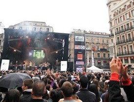 La lluvia desluce los conciertos por el centenario de la Gran Vía
