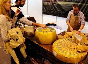 Queso ecologico en Biocultura (Archivo)