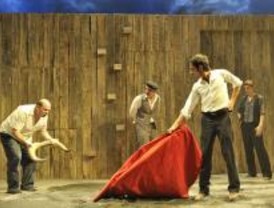 Crítica teatral. - La Tierra: nueve años de sequía