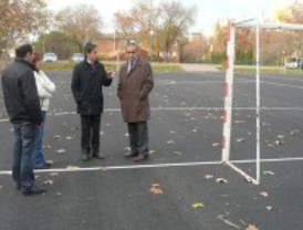 Reformado el pavimento de la instalación deportiva del Barrio de Santa Ana