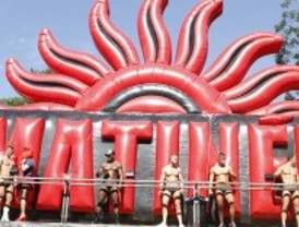 Los vecinos de Chueca proponen un ciclo de cine al aire libre y un festival de poesía para el Orgullo