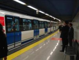 Cortes de agua y retrasos en la línea 9 de Metro por la rotura de una tubería