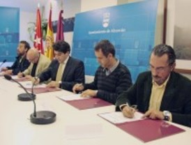 Ayuntamiento y sindicatos firman el acuerdo para mantener los puestos de trabajo