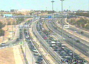 Cortada la A-5 sentido salida por obras para arreglar un socavón generado este viernes