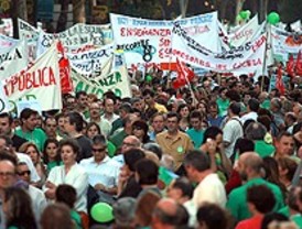 La 'marea verde' marcha contra el recorte en la Educación