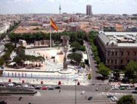 37 calles homenajean a la 'Virgen del Pilar' y a la Fiesta Nacional en Madrid