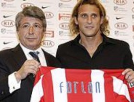 Forlán asegura que jugar en el Atlético 'es un lindo desafío'