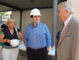El alcalde de Alcalá visita las obras que ampliarán el colegio La Garena