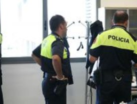 Dos individuos armados atracan una sucursal bancaria de Alcorcón