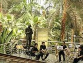 Los comercios de la estación de Atocha no tienen licencia de funcionamiento