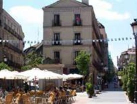 Lo vecinos del Barrio de las Letras exigen retirar las terrazas ilegales del barrio