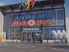 Atracan un Media Markt en Getafe con un bate béisbol, un palo golf,una maza y una pistola