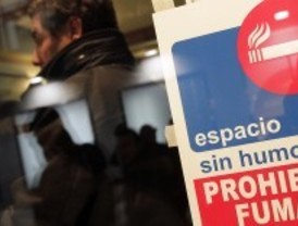Sanidad inspecciona el bar de El Álamo que permite fumar a los clientes